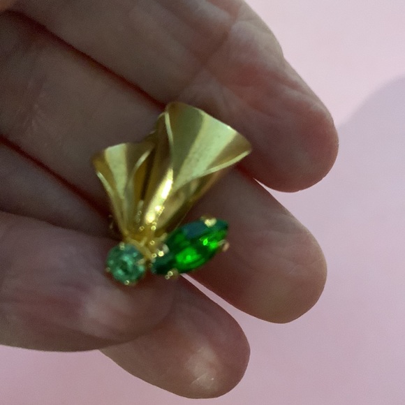 Beautiful clip on style earrings jewelry green and gold - Picture 4 of 5